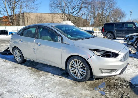 2015 Ford Focus Titanium z USA, uszkodzony, nr VIN 1FADP3J25FL226479